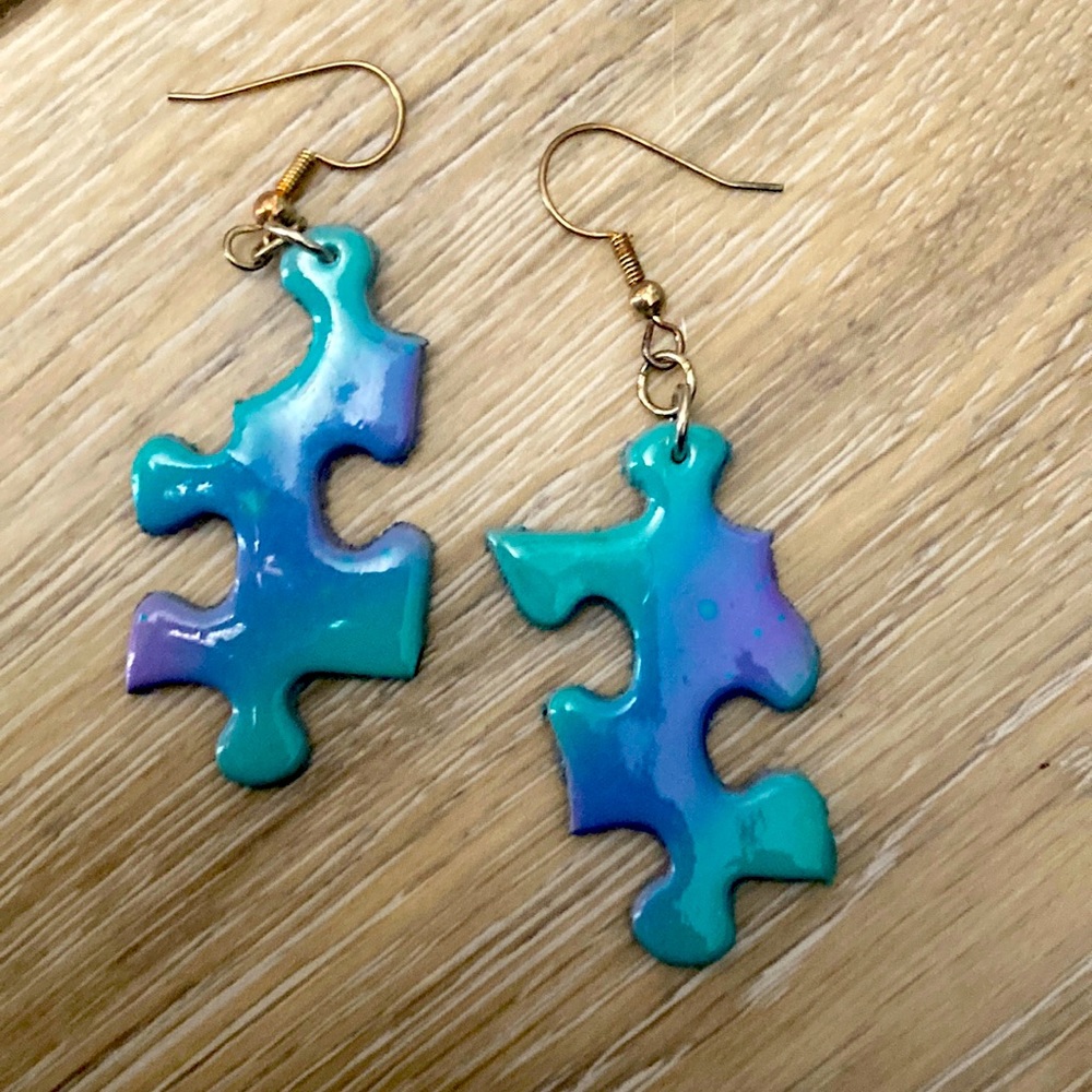Gorgeous vintage airbrush puzzle earrings